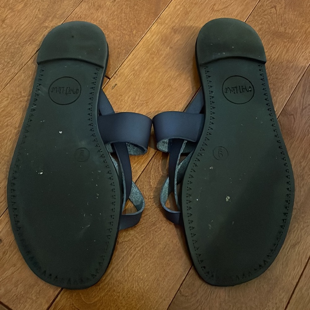 Navy Blue Sandel - Picture 2 of 2